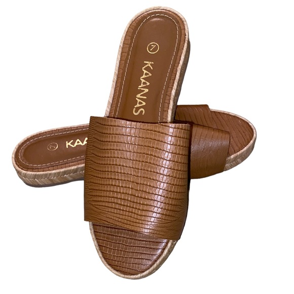 LN Kaanas Tan Embossed Leather Espadrille Slides Sandals - 7 - Picture 2 of 12
